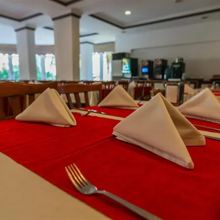 מלון Nergos Garden 4*